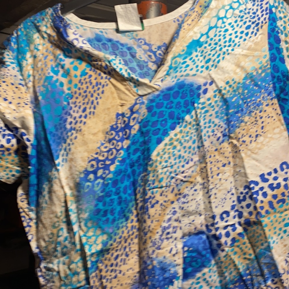 Scrub top - Picture 2 of 2